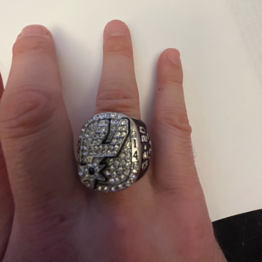 2014 San Antonio Spurs Championship Replica Ring. - Picture 7 of 8